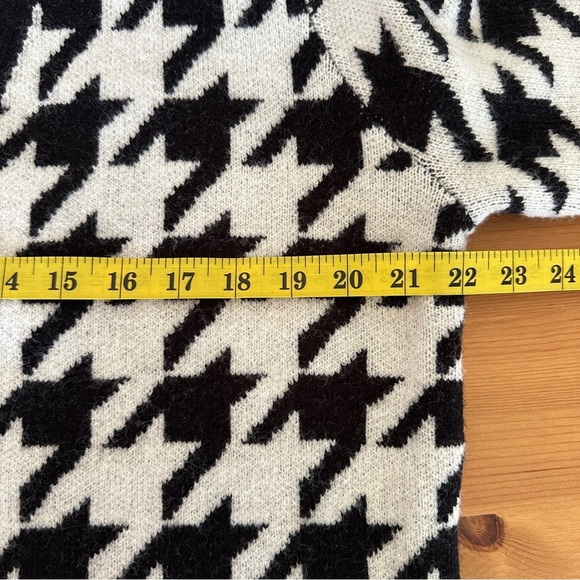 Steve Madden | Black & White Houndstooth Long Cardigan Sweater Size L - Picture 10 of 13